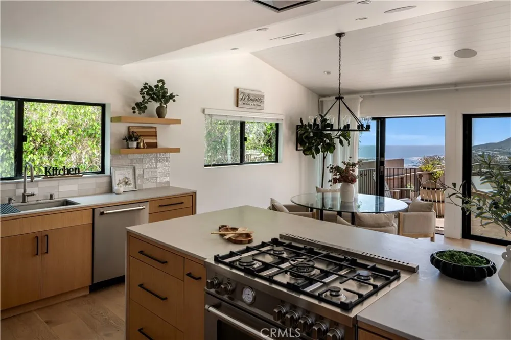 225 Notteargenta Road Pacific Palisades, CA 90272