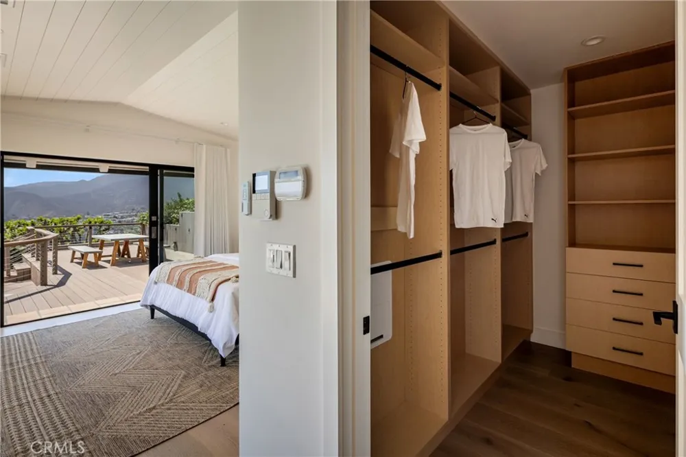 225 Notteargenta Road Pacific Palisades, CA 90272