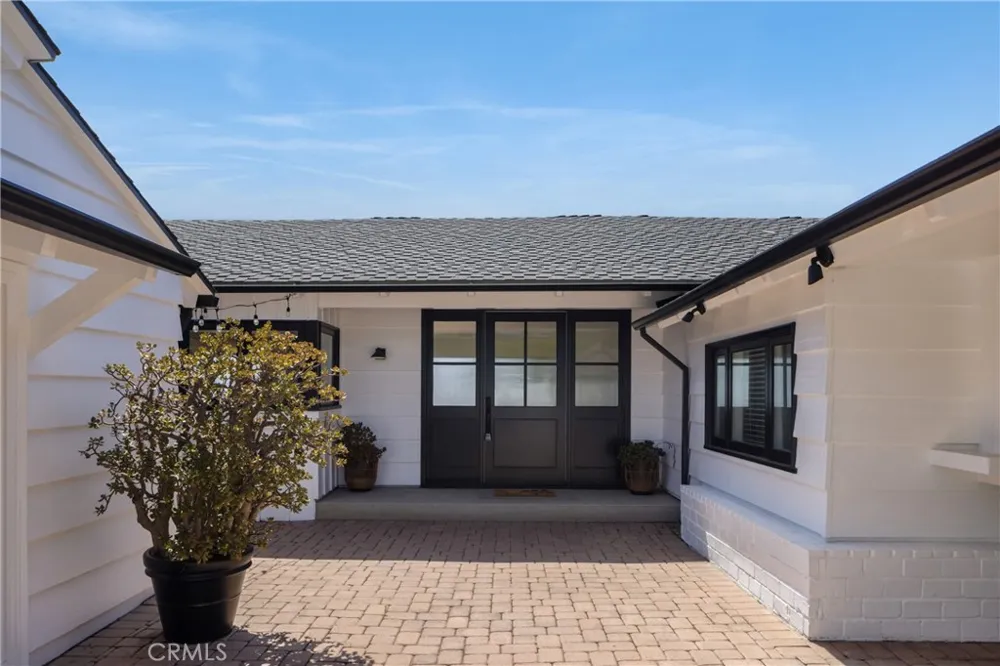 225 Notteargenta Road Pacific Palisades, CA 90272