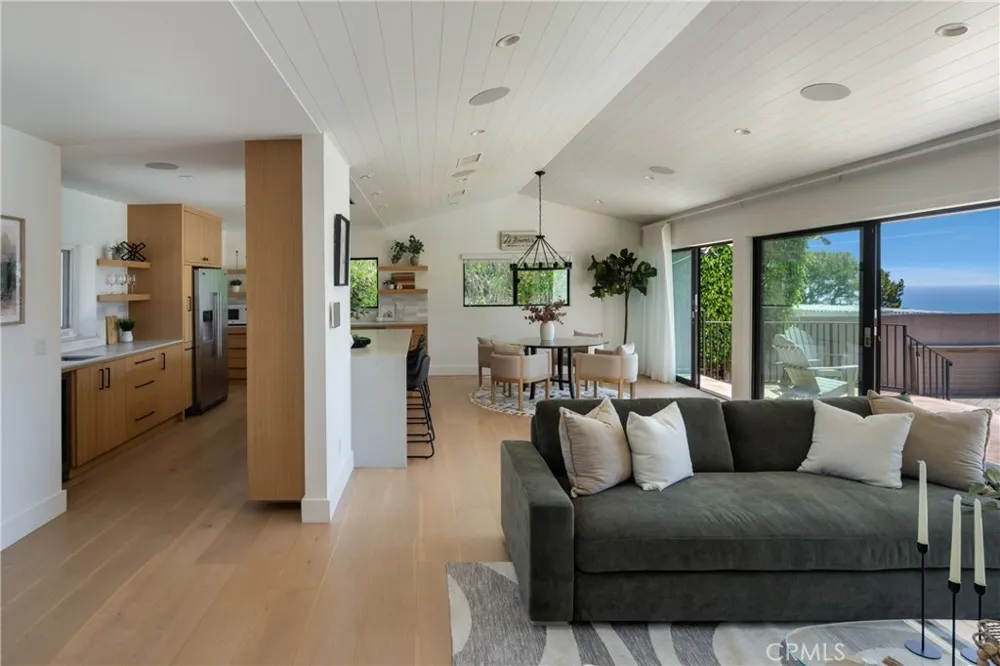 225 Notteargenta Road Pacific Palisades, CA 90272
