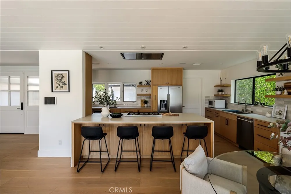 225 Notteargenta Road Pacific Palisades, CA 90272