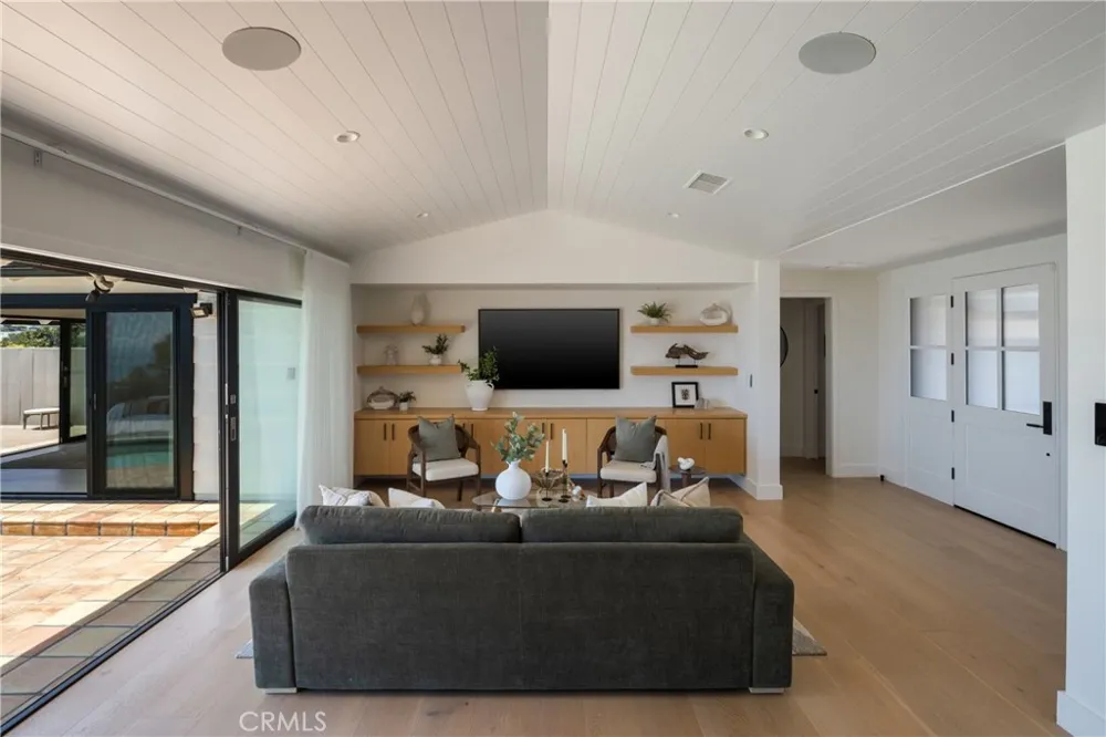225 Notteargenta Road Pacific Palisades, CA 90272