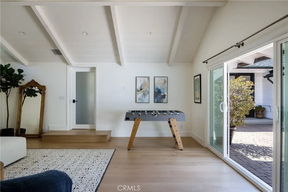 225 Notteargenta Road Pacific Palisades, CA 90272