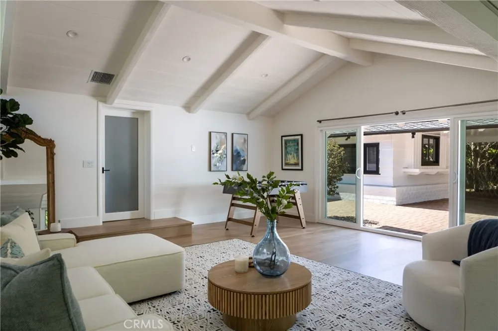 225 Notteargenta Road Pacific Palisades, CA 90272