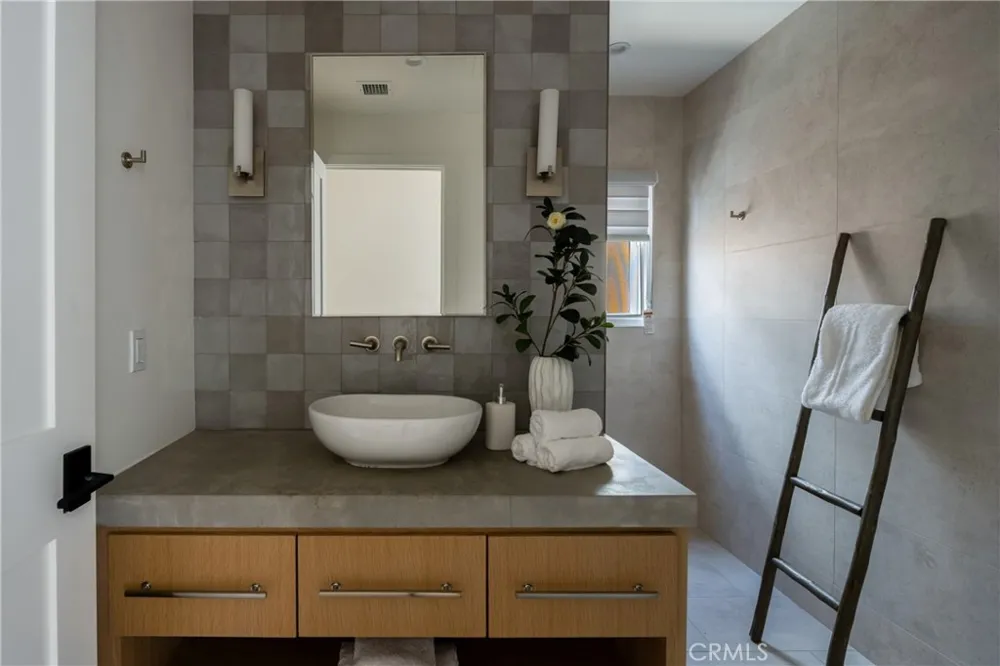 225 Notteargenta Road Pacific Palisades, CA 90272