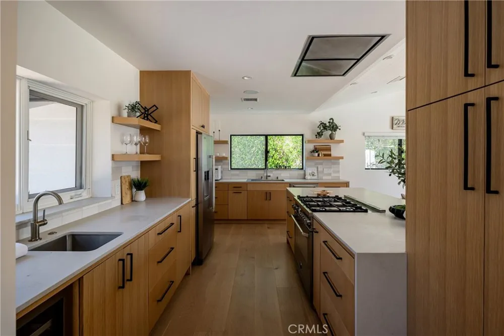 225 Notteargenta Road Pacific Palisades, CA 90272