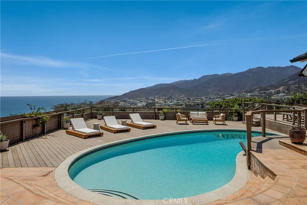 225 Notteargenta Road Pacific Palisades, CA 90272