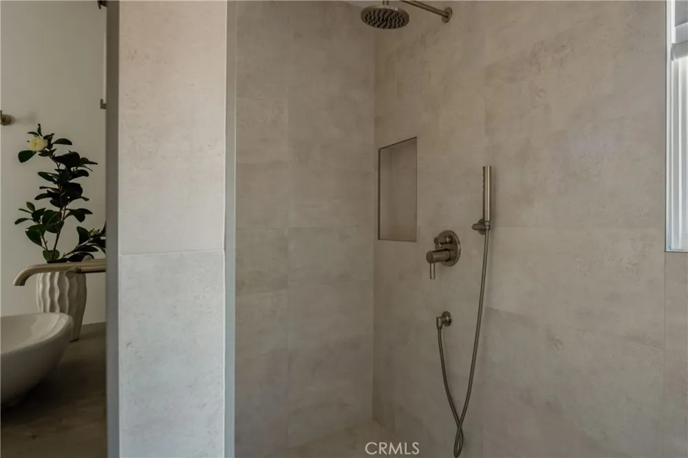 225 Notteargenta Road Pacific Palisades, CA 90272