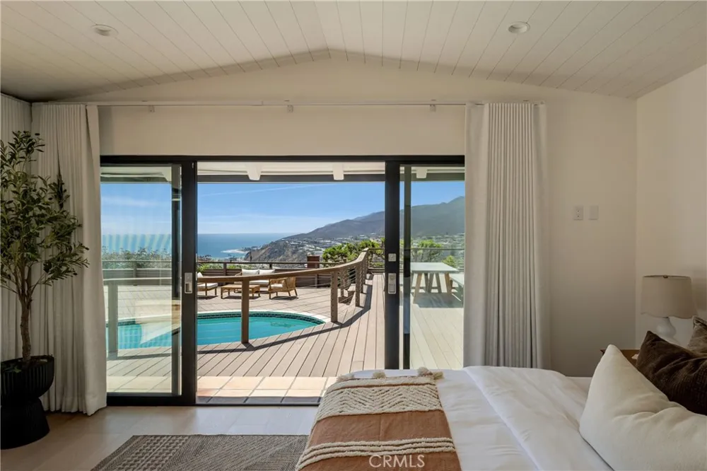 225 Notteargenta Road Pacific Palisades, CA 90272