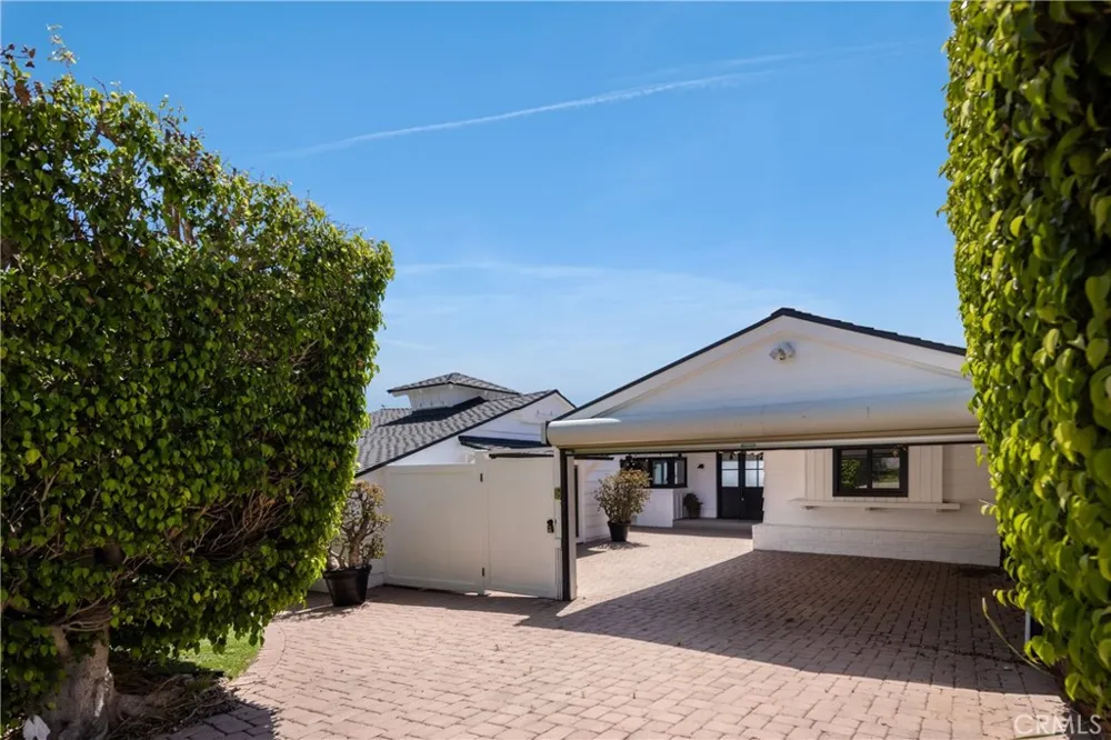 225 Notteargenta Road Pacific Palisades, CA 90272