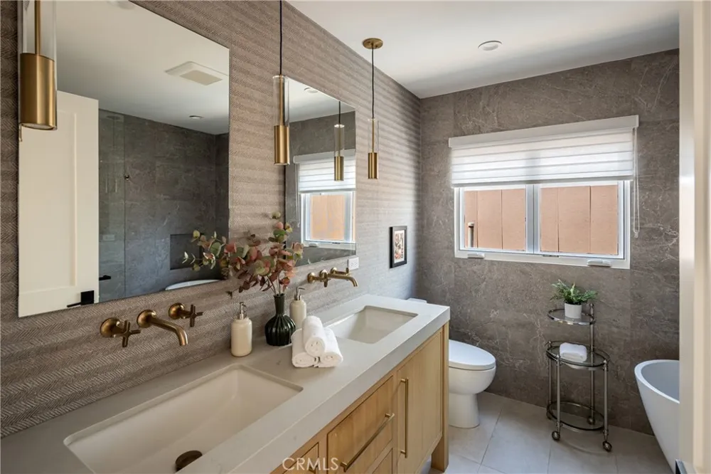225 Notteargenta Road Pacific Palisades, CA 90272