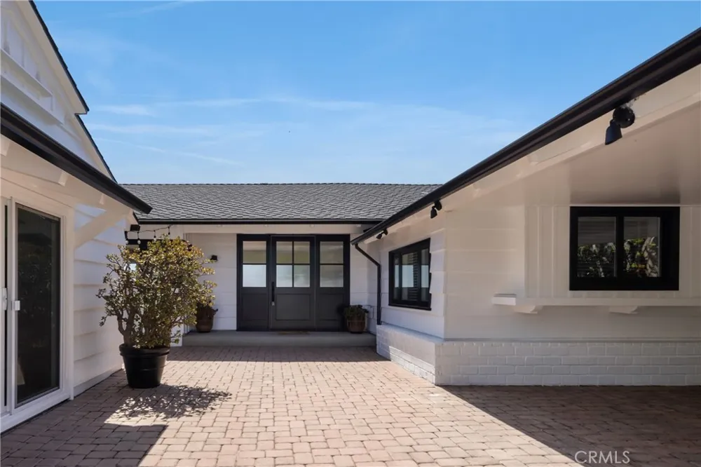 225 Notteargenta Road Pacific Palisades, CA 90272