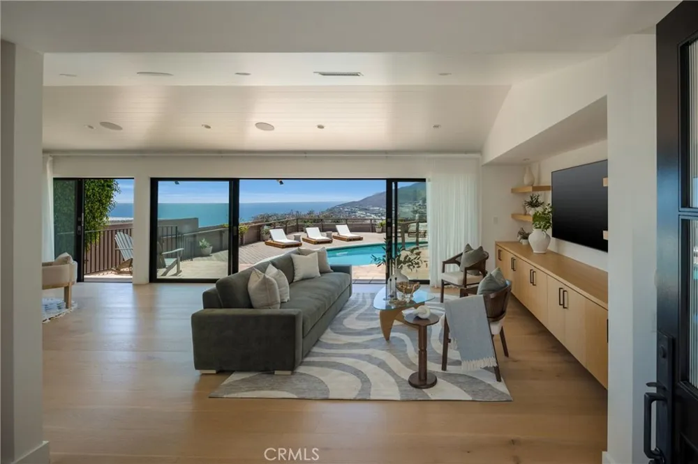 225 Notteargenta Road Pacific Palisades, CA 90272