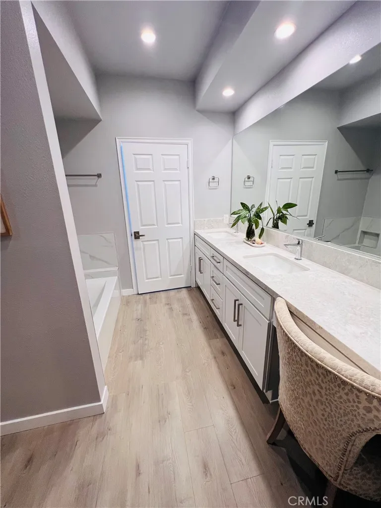18600 Clark Street #306 Tarzana, CA 91356