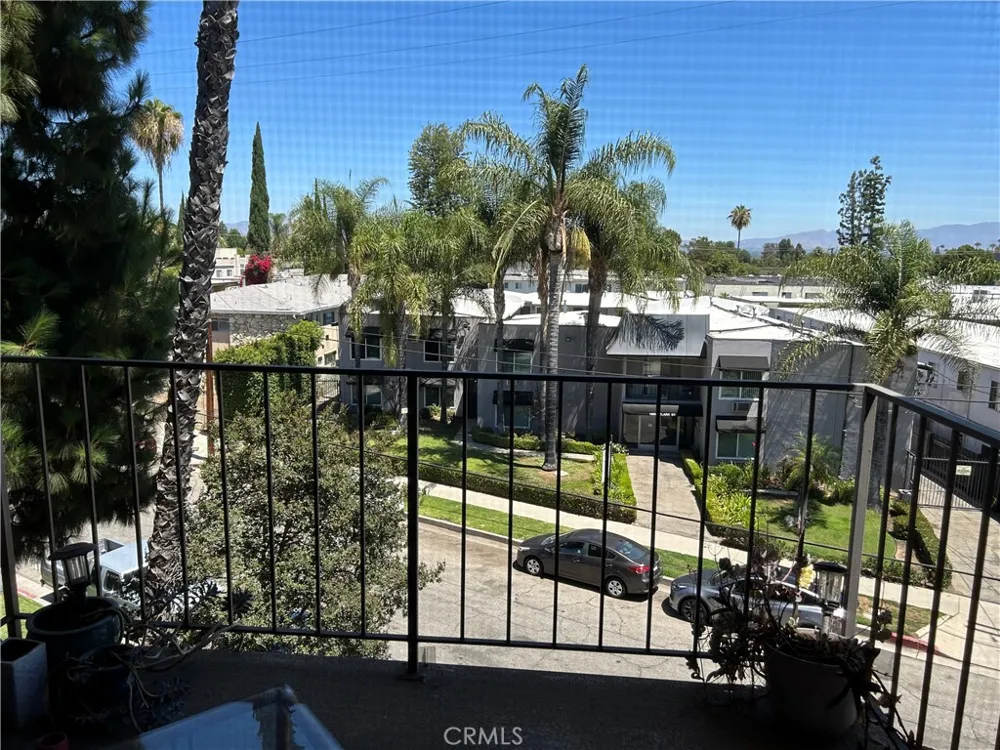 18600 Clark Street #306 Tarzana, CA 91356