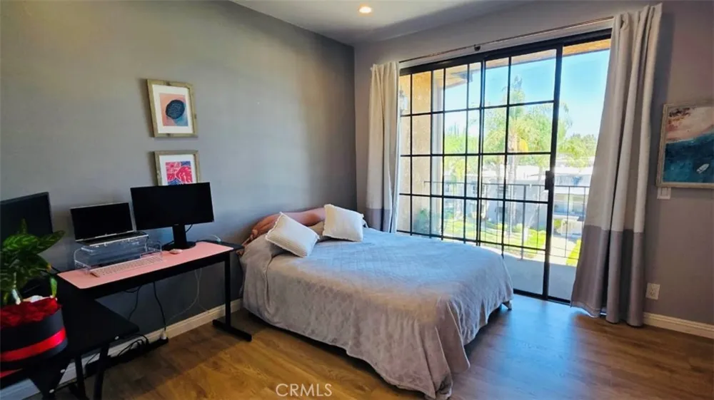 18600 Clark Street #306 Tarzana, CA 91356
