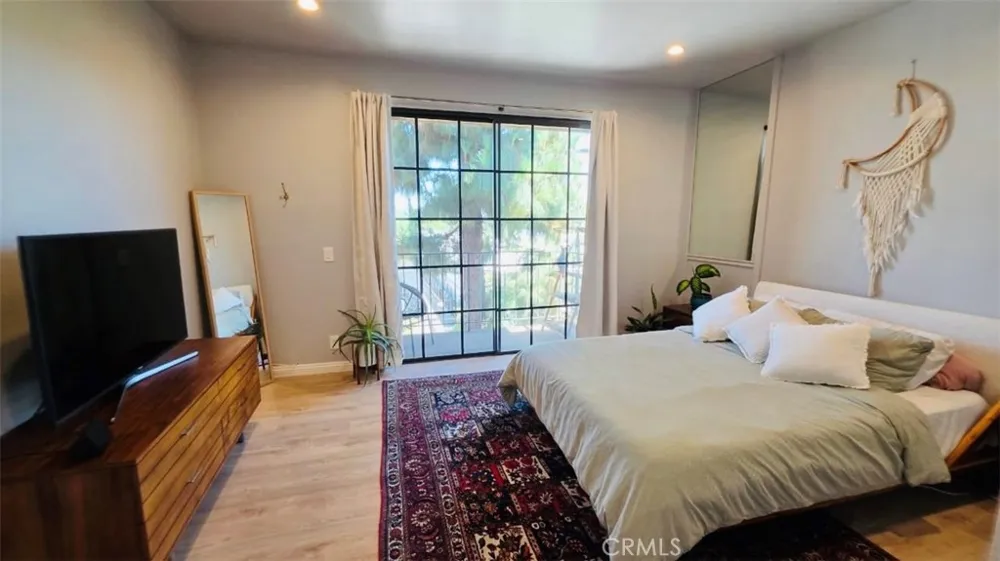 18600 Clark Street #306 Tarzana, CA 91356