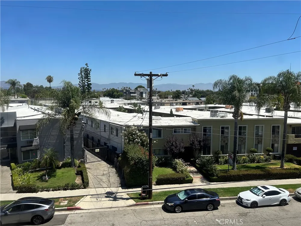18600 Clark Street #306 Tarzana, CA 91356