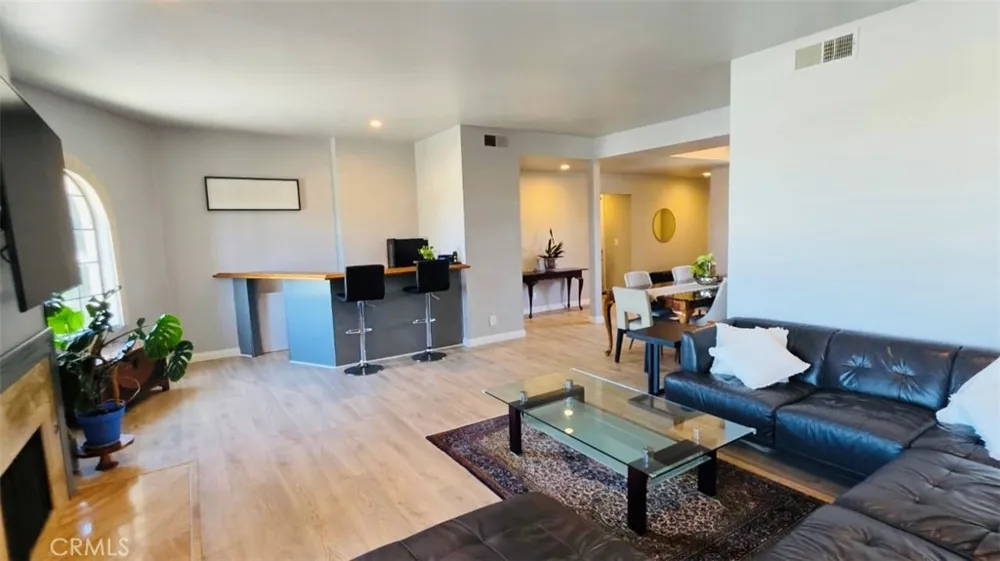 18600 Clark Street #306 Tarzana, CA 91356