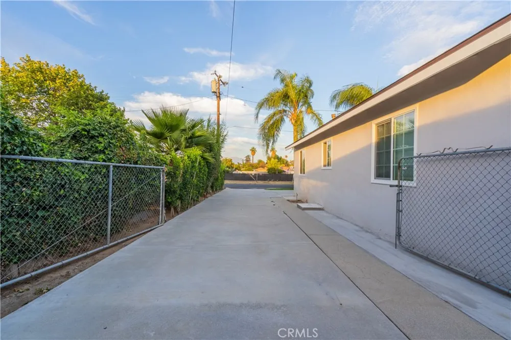 487 Jackson Colton, CA 92324