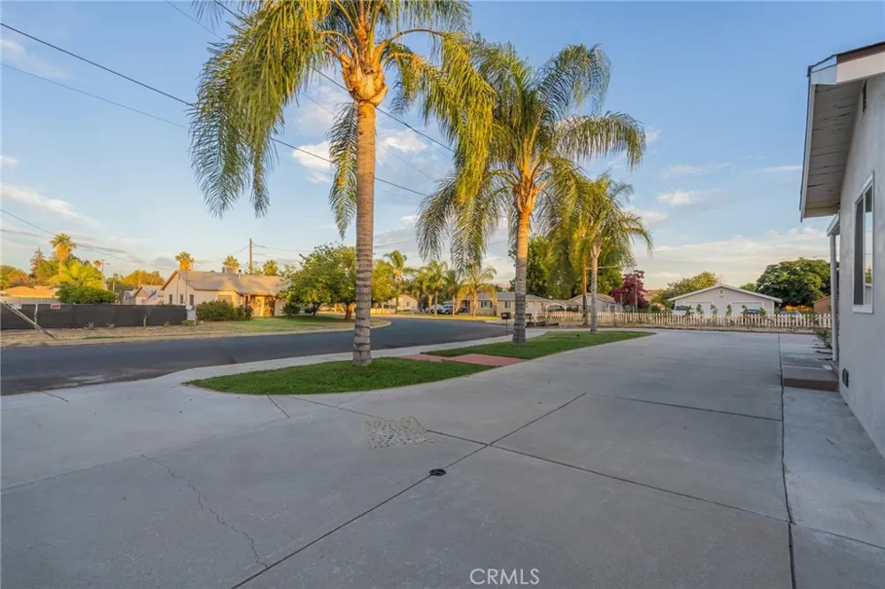 487 Jackson Colton, CA 92324