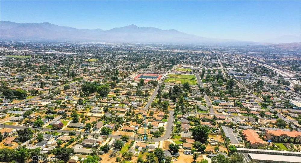 487 Jackson Colton, CA 92324