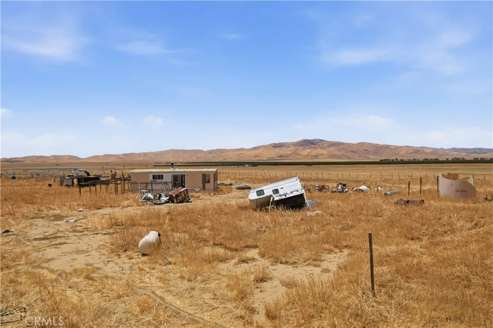 13385 Hawthorne Lost Hills, CA 93249