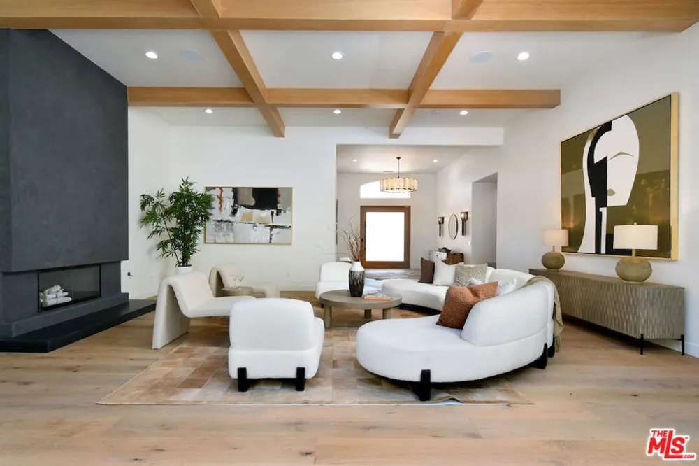 25605 Melbourne Court Calabasas, CA 91302