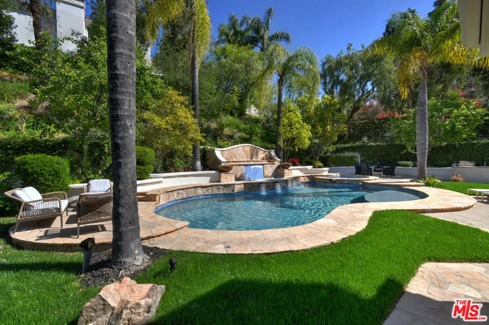 25605 Melbourne Court Calabasas, CA 91302