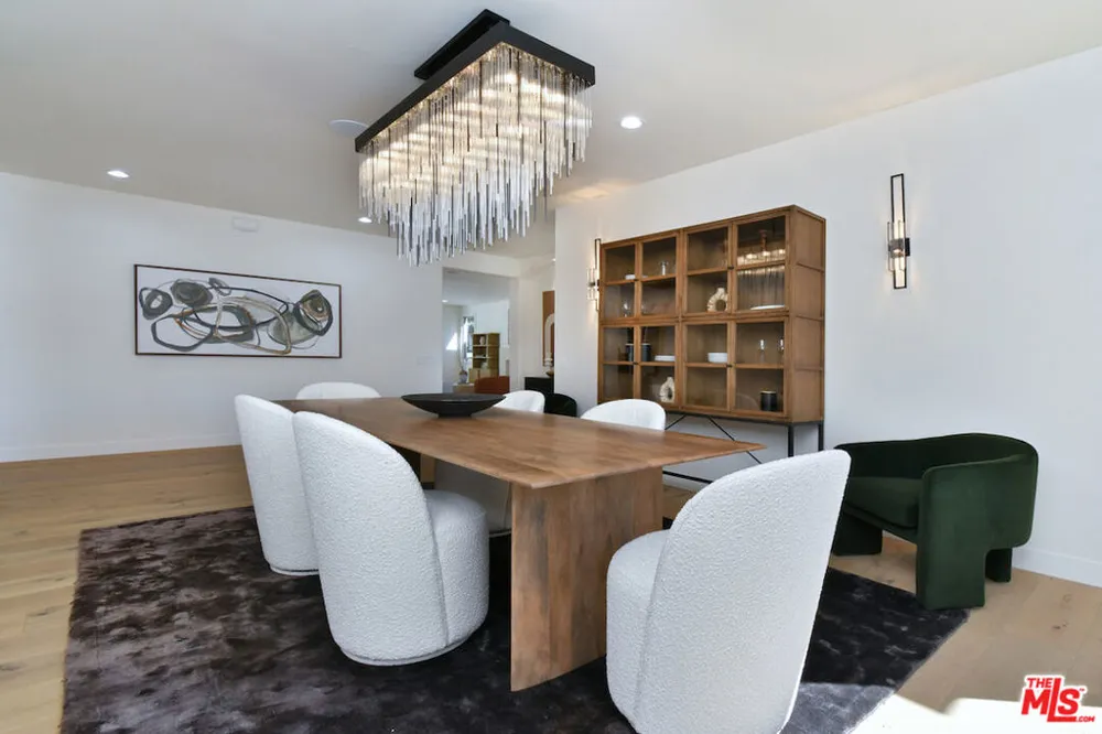 25605 Melbourne Court Calabasas, CA 91302