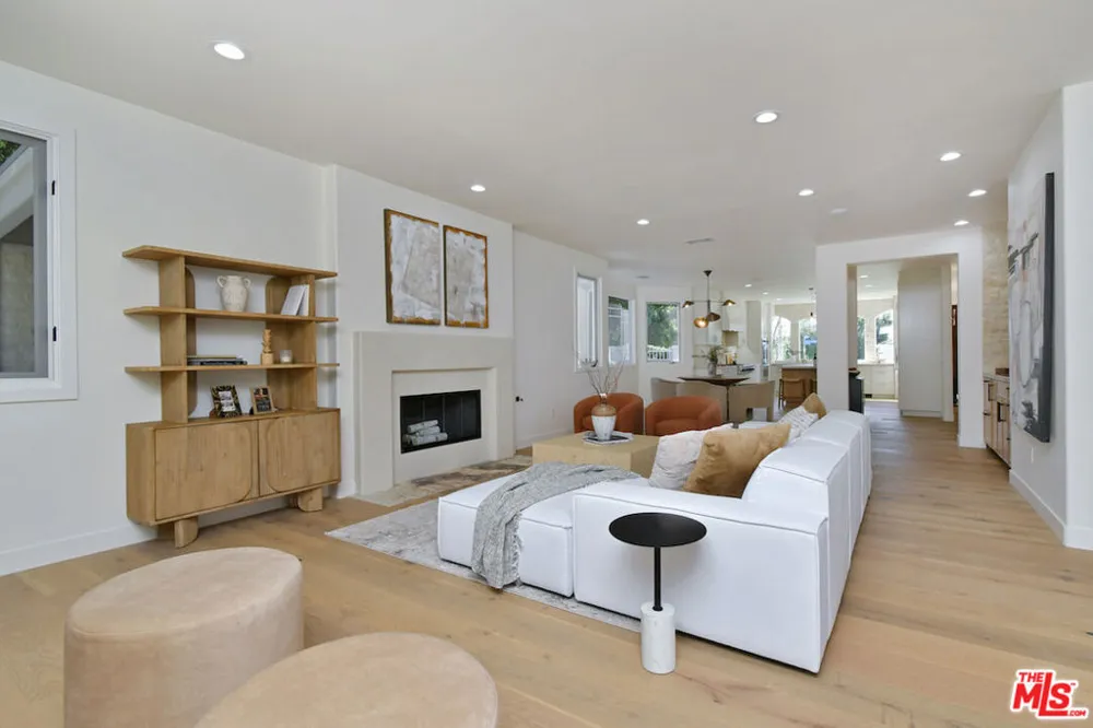 25605 Melbourne Court Calabasas, CA 91302