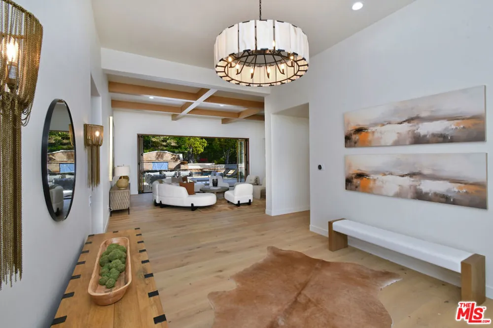 25605 Melbourne Court Calabasas, CA 91302