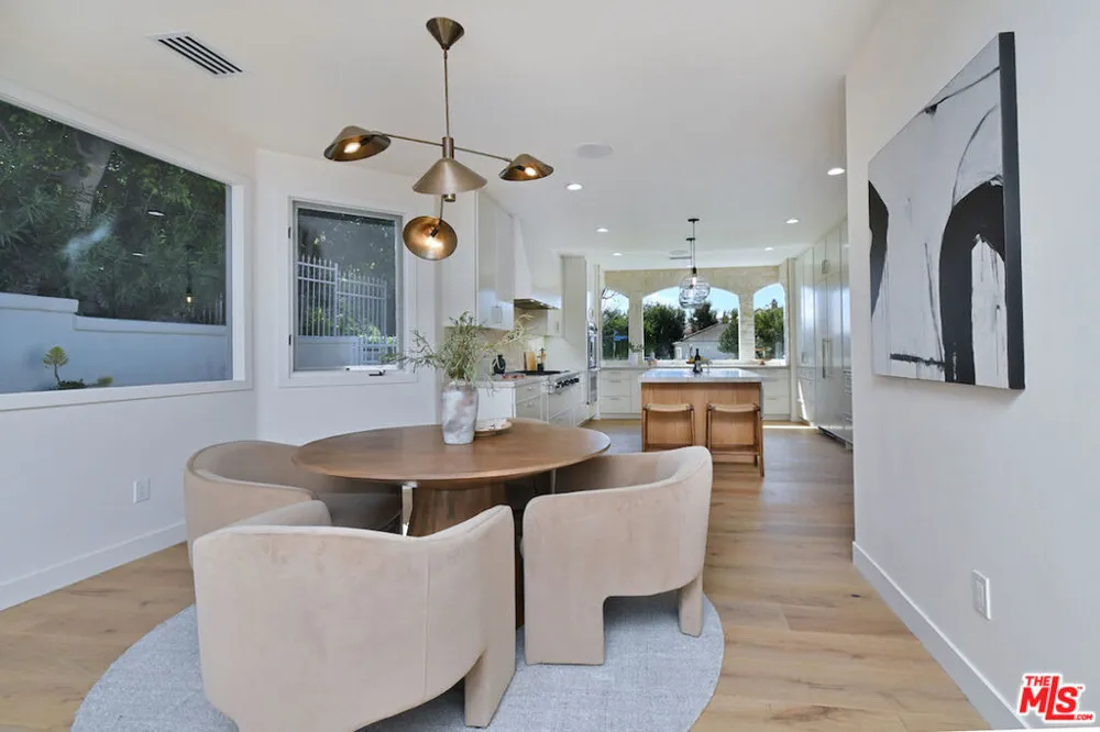 25605 Melbourne Court Calabasas, CA 91302