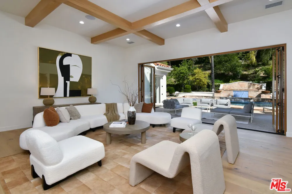 25605 Melbourne Court Calabasas, CA 91302