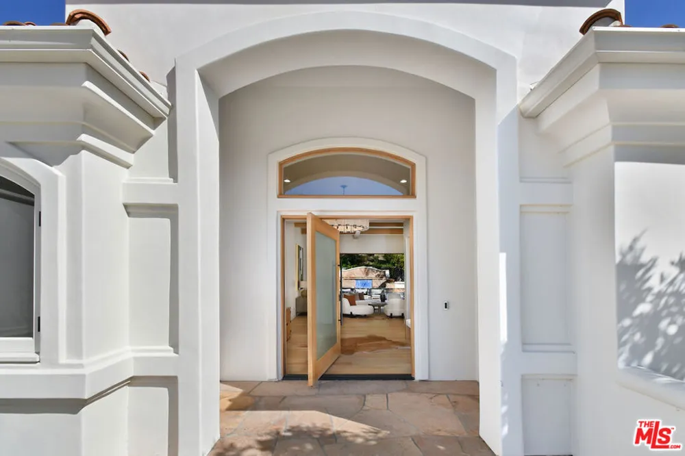 25605 Melbourne Court Calabasas, CA 91302