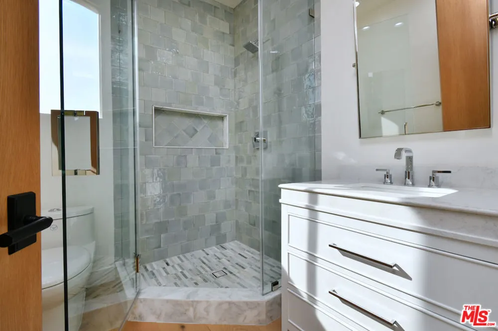 25605 Melbourne Court Calabasas, CA 91302
