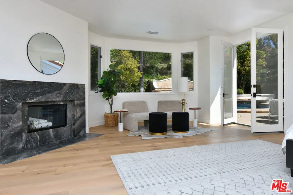 25605 Melbourne Court Calabasas, CA 91302