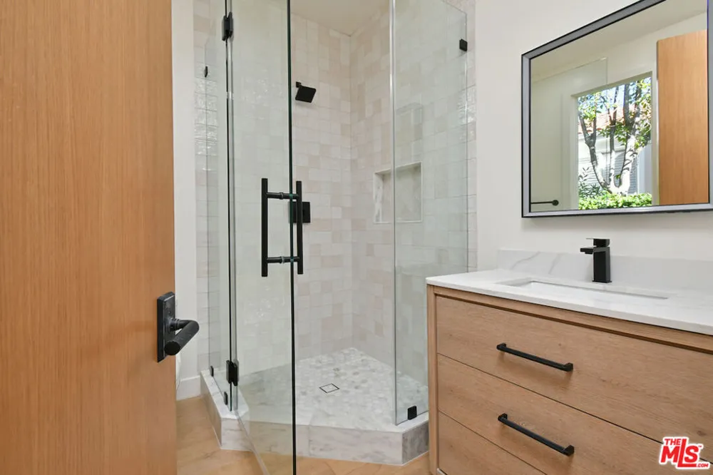 25605 Melbourne Court Calabasas, CA 91302