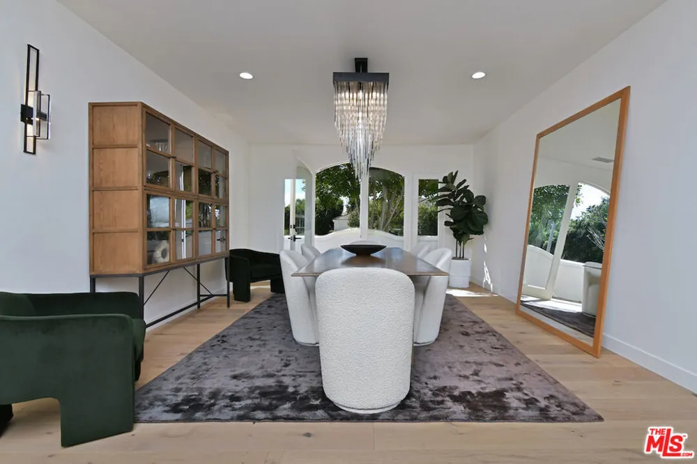 25605 Melbourne Court Calabasas, CA 91302