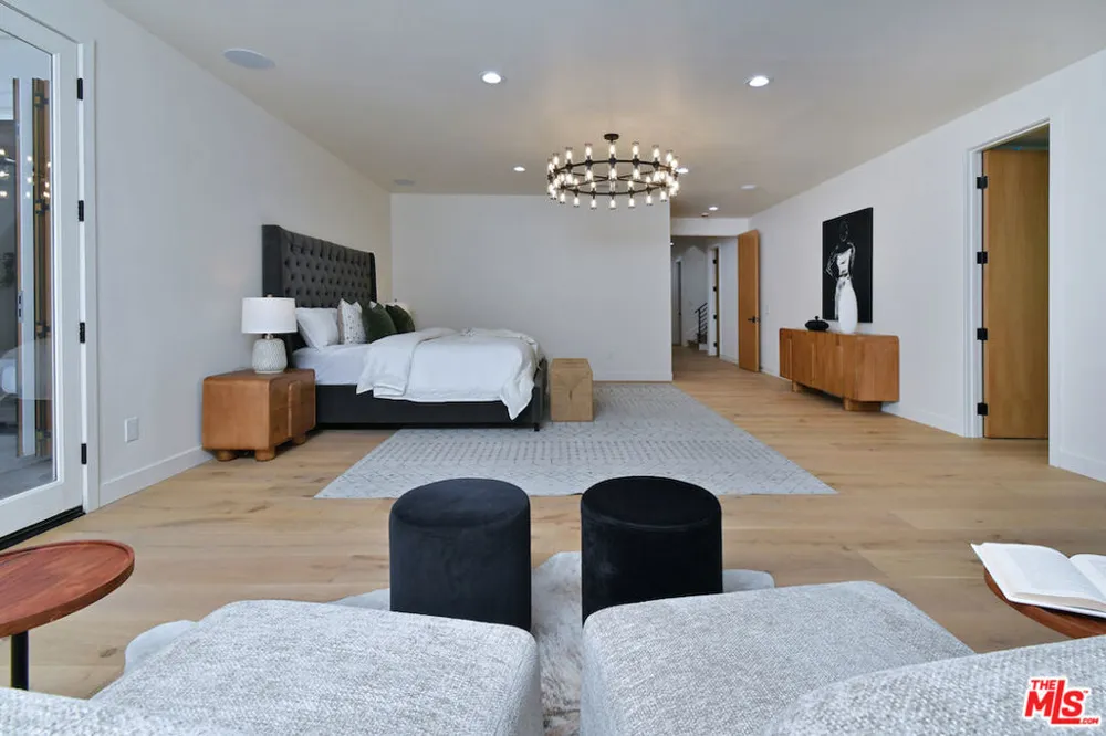 25605 Melbourne Court Calabasas, CA 91302