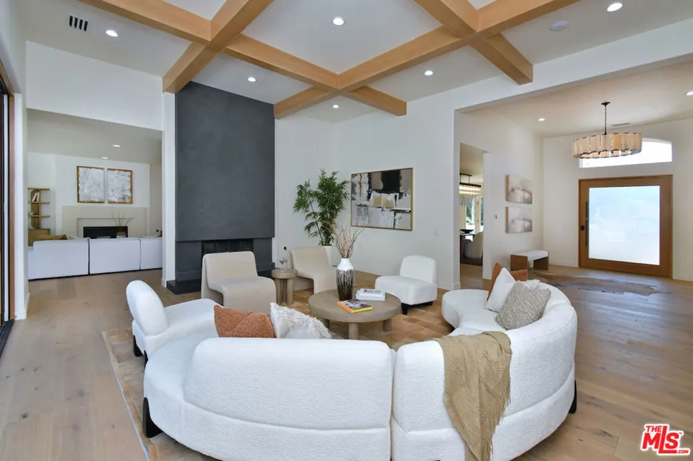 25605 Melbourne Court Calabasas, CA 91302