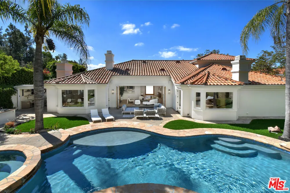 25605 Melbourne Court Calabasas, CA 91302