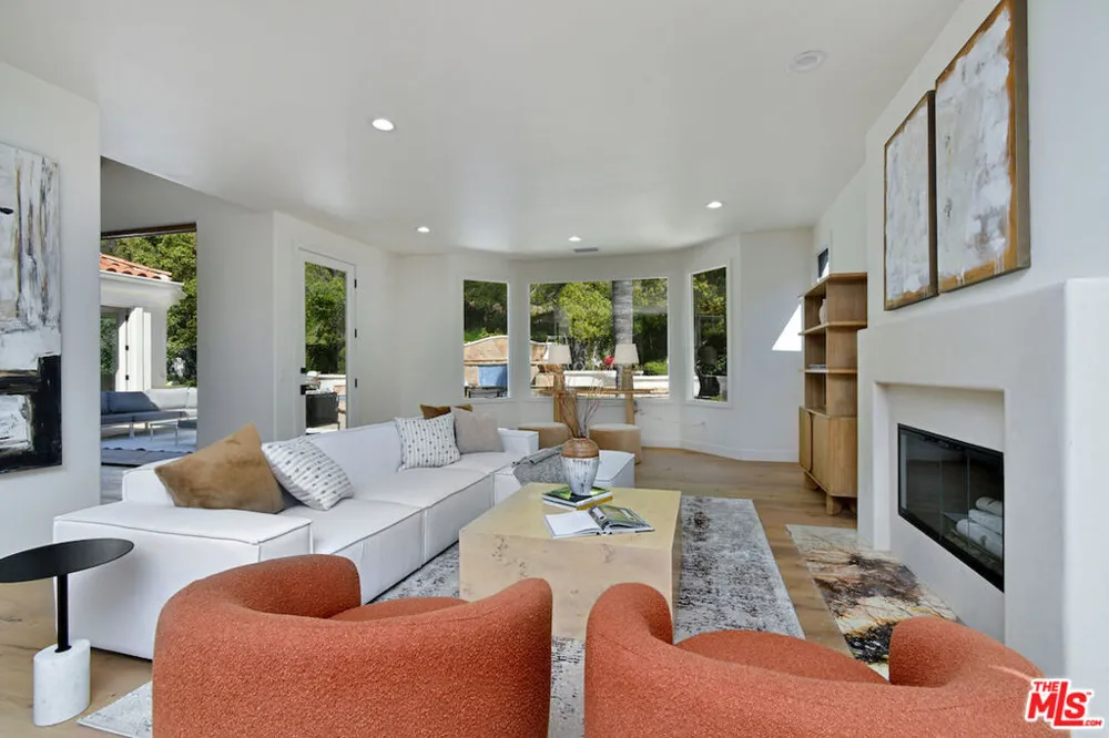 25605 Melbourne Court Calabasas, CA 91302