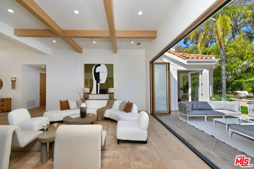 25605 Melbourne Court Calabasas, CA 91302