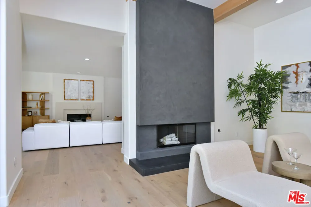25605 Melbourne Court Calabasas, CA 91302