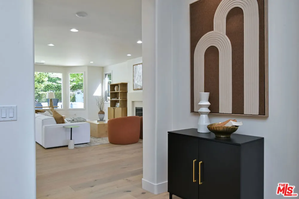 25605 Melbourne Court Calabasas, CA 91302