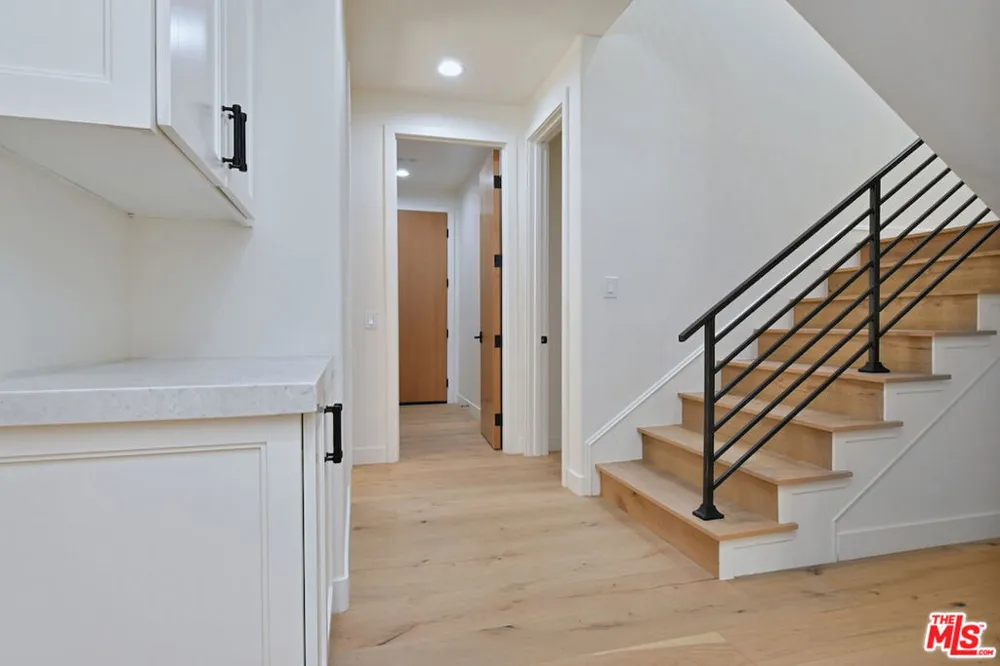 25605 Melbourne Court Calabasas, CA 91302