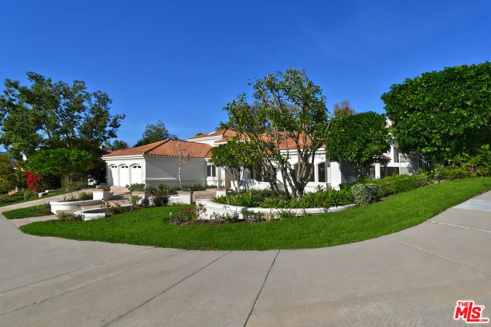 25605 Melbourne Court Calabasas, CA 91302