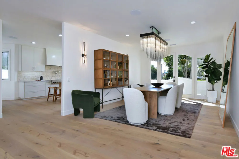 25605 Melbourne Court Calabasas, CA 91302