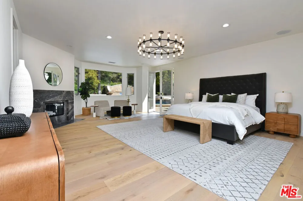 25605 Melbourne Court Calabasas, CA 91302